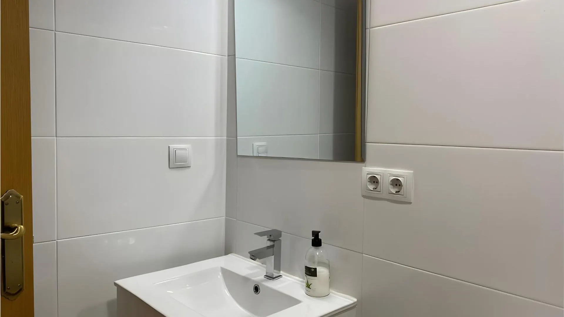 Wonderful Penthouse Center Manresa Apartment 0*,